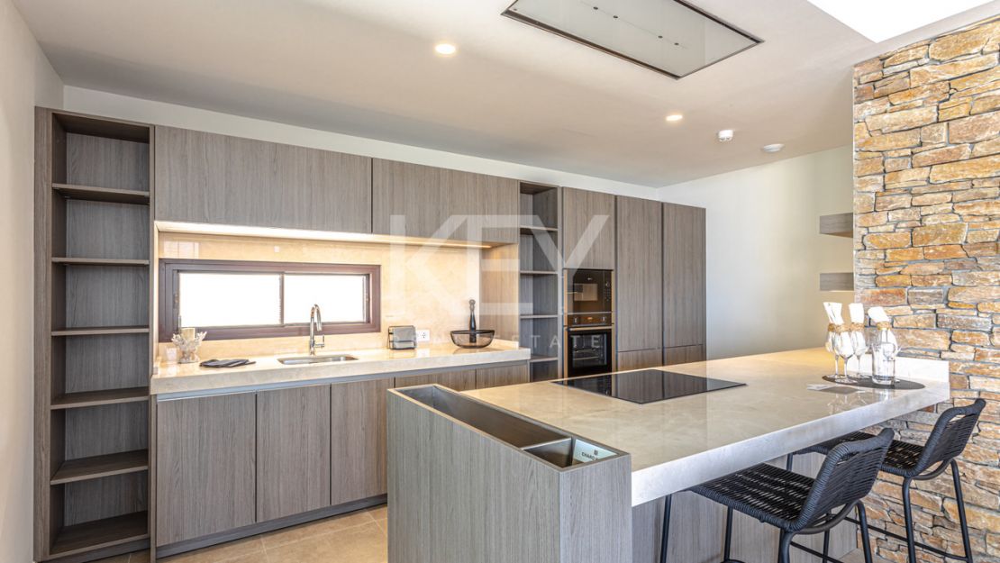 New luxury modern villa in La Alqueria, Benahavis