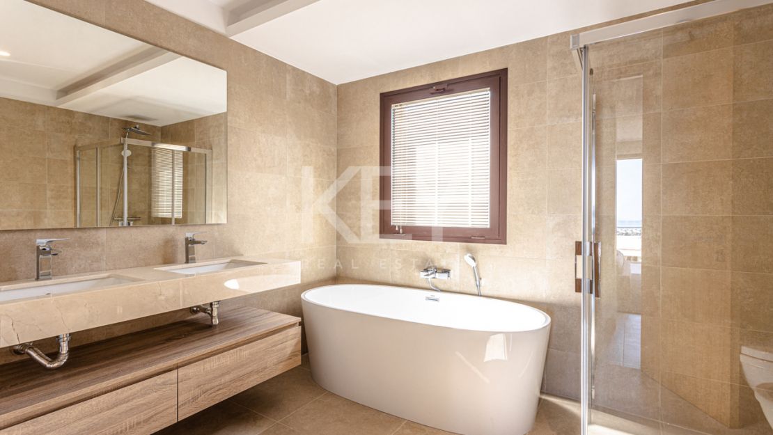 New luxury modern villa in La Alqueria, Benahavis