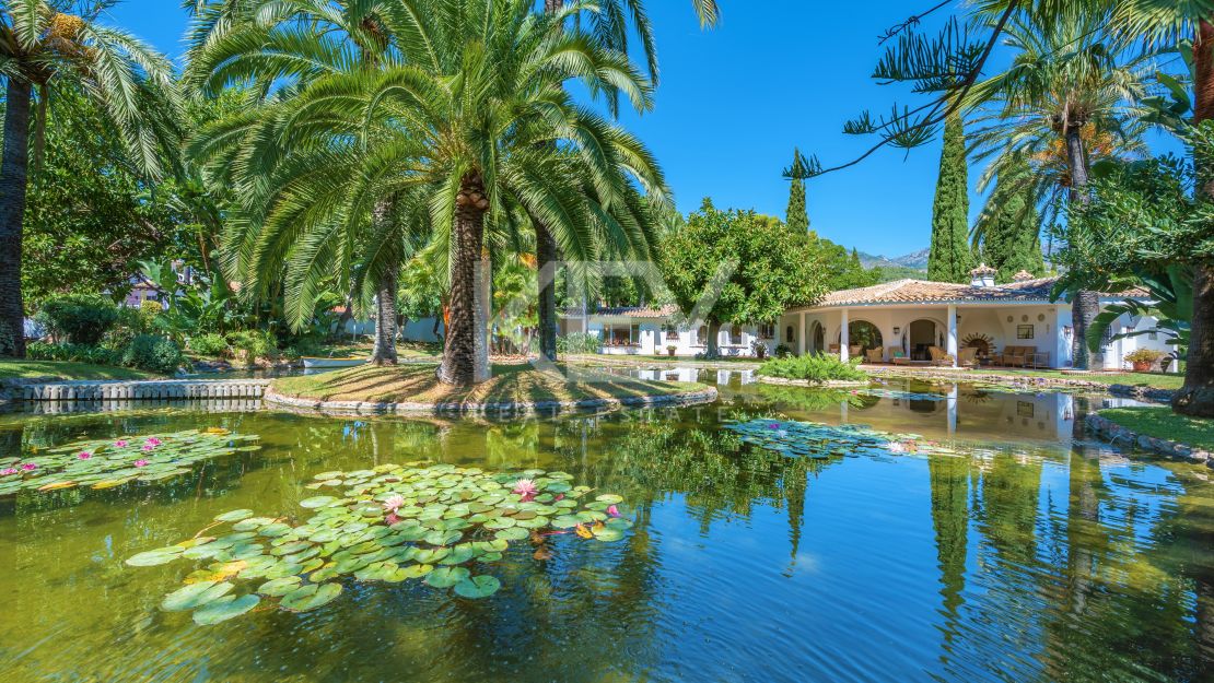 Andalusian-style villa with guest house on a large private plot in Nagüeles, Marbella Golden Mile