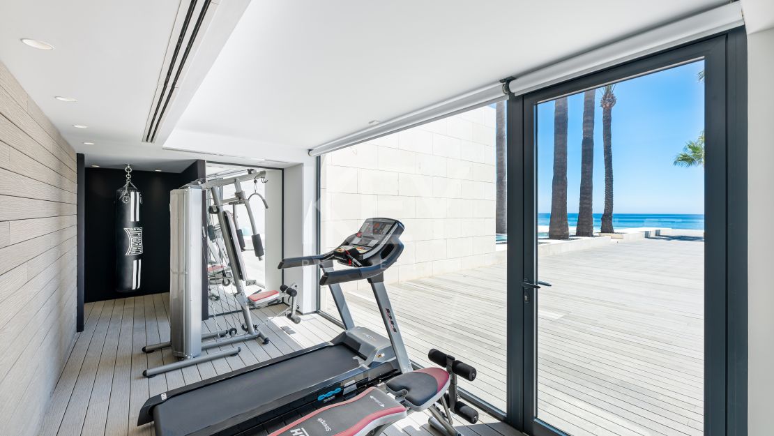 Ultramodern front line beach Villa for sale in Mijas Costa