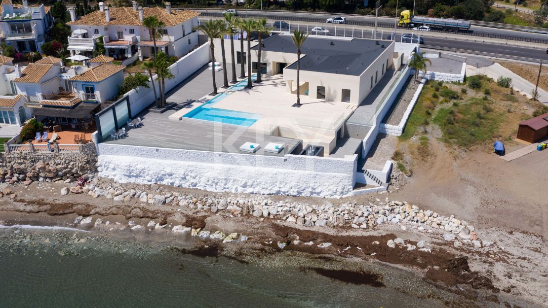 Ultramodern front line beach Villa for sale in Mijas Costa