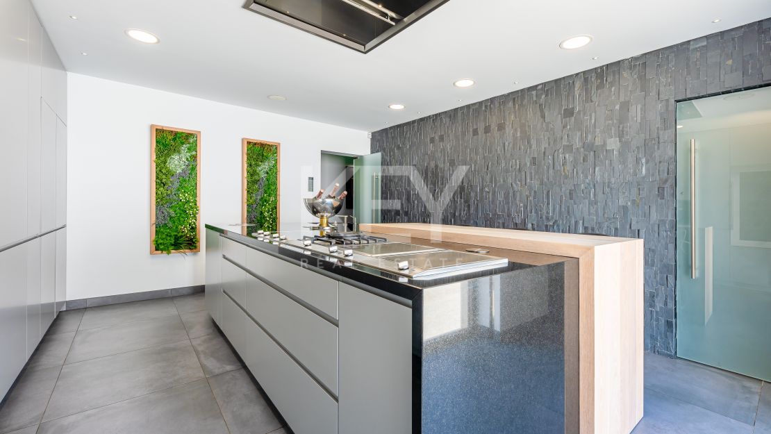 Ultramodern front line beach Villa for sale in Mijas Costa