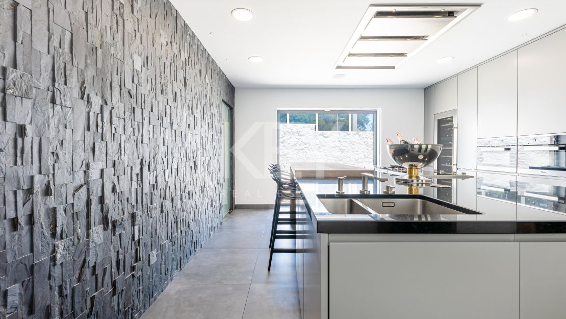 Ultramodern front line beach Villa for sale in Mijas Costa