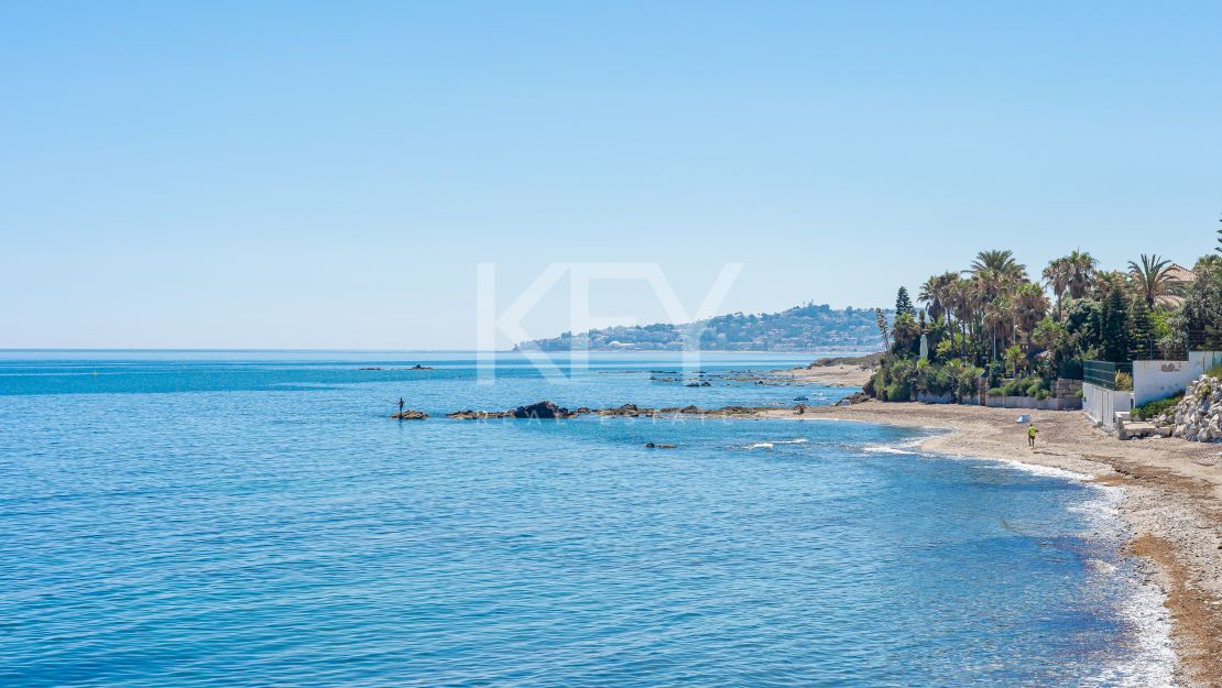 Ultramodern front line beach Villa for sale in Mijas Costa