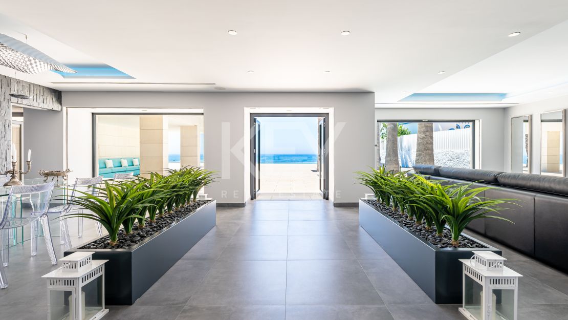 Ultramodern front line beach Villa for sale in Mijas Costa