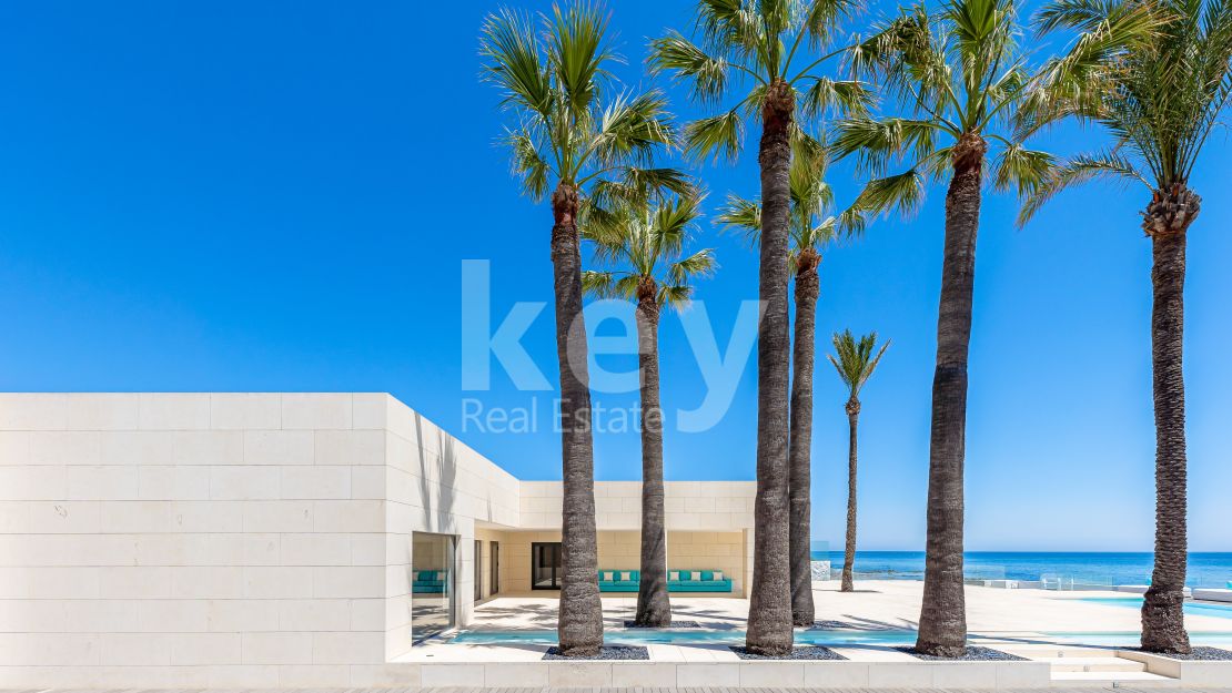 Ultramodern front line beach Villa for sale in Mijas Costa