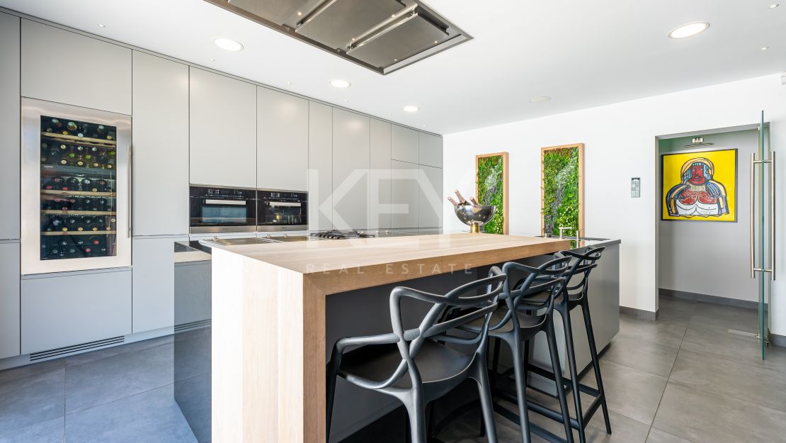 Ultramodern front line beach Villa for sale in Mijas Costa