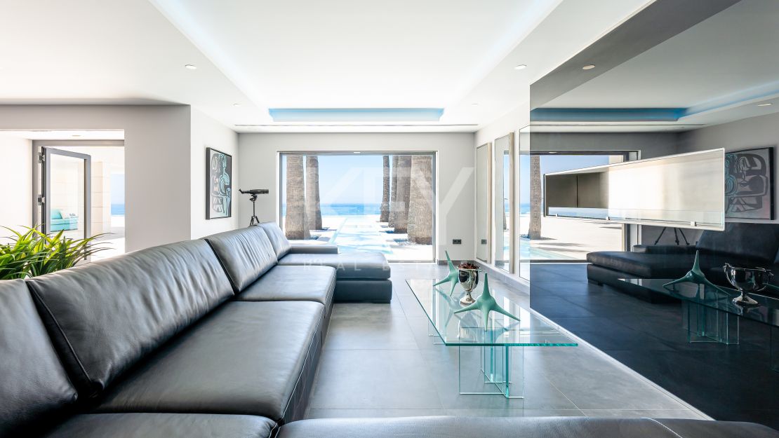 Ultramodern front line beach Villa for sale in Mijas Costa