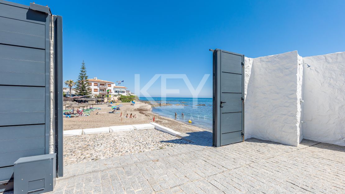 Ultramodern front line beach Villa for sale in Mijas Costa