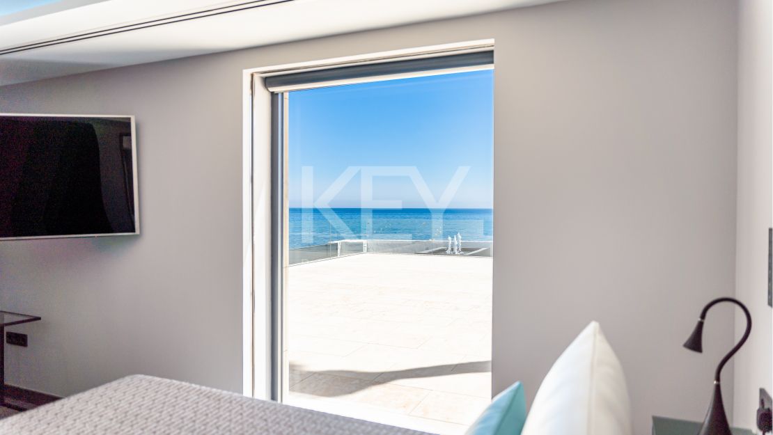 Ultramodern front line beach Villa for sale in Mijas Costa
