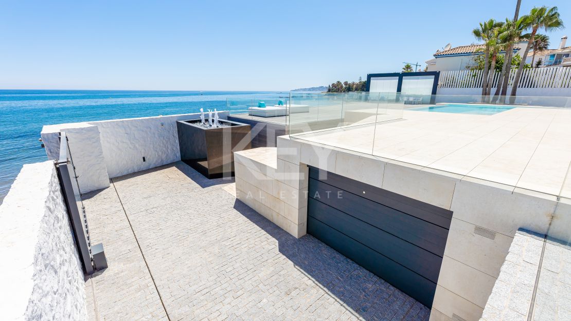Ultramodern front line beach Villa for sale in Mijas Costa