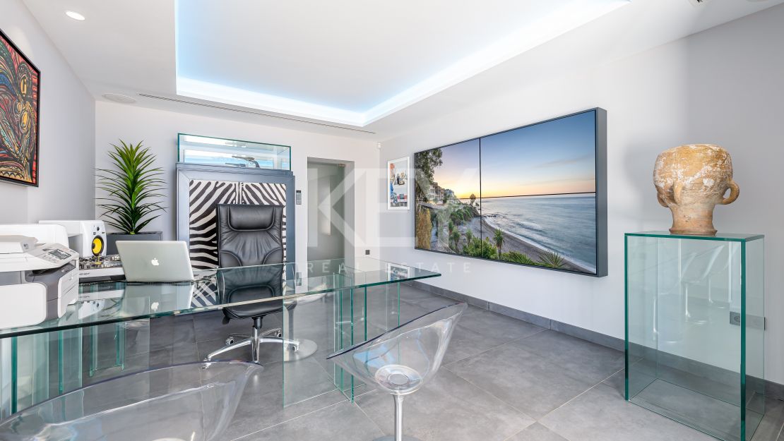 Ultramodern front line beach Villa for sale in Mijas Costa