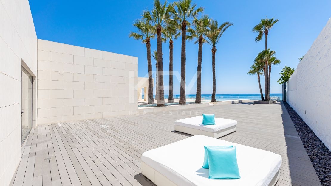Ultramodern front line beach Villa for sale in Mijas Costa