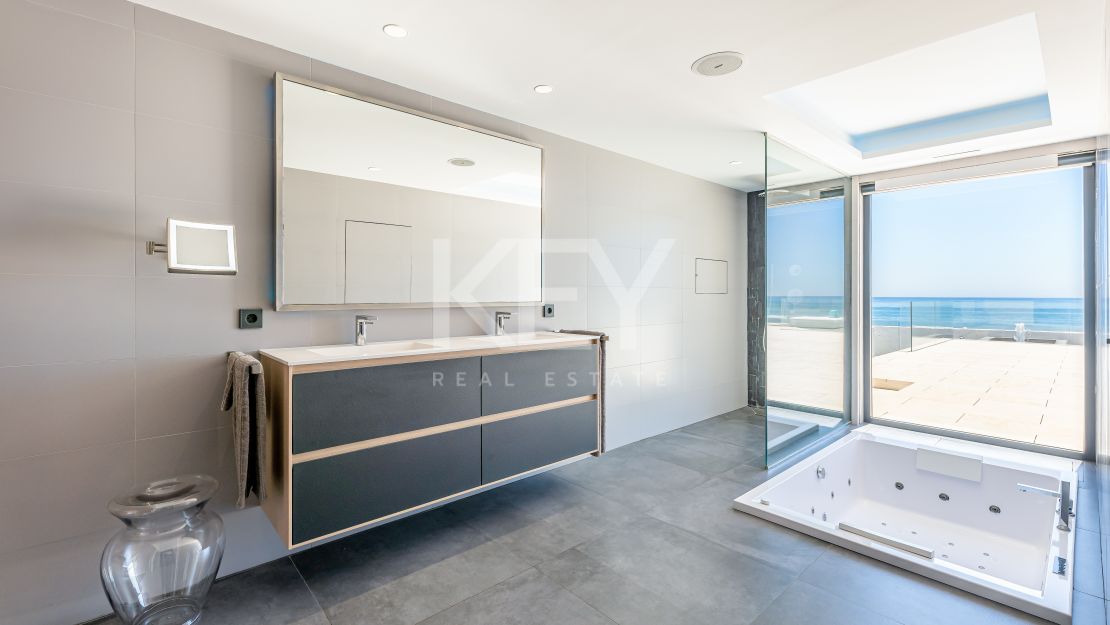 Ultramodern front line beach Villa for sale in Mijas Costa