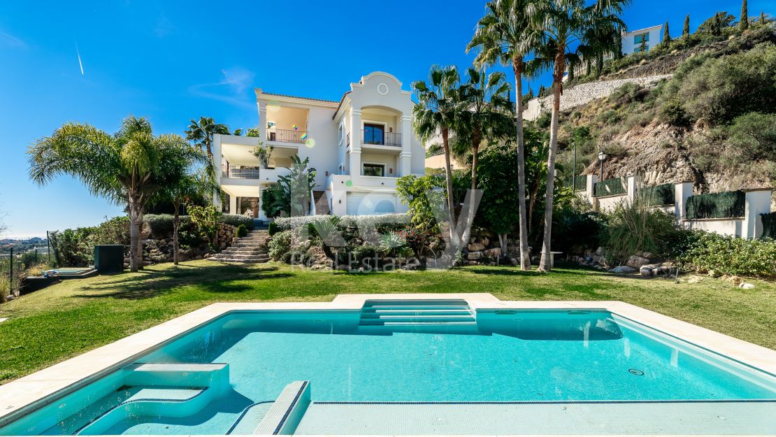 Villa with incredible views in La Resina double gated community 