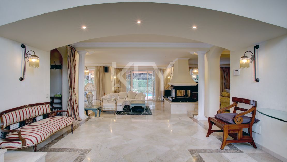 Family villa in El Presidente, Estepona