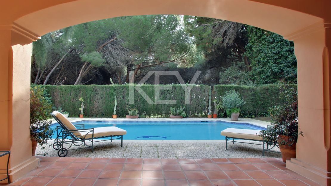 Family villa in El Presidente, Estepona
