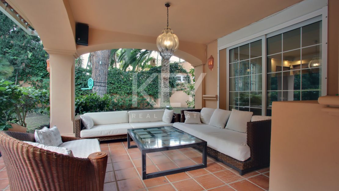 Family villa in El Presidente, Estepona