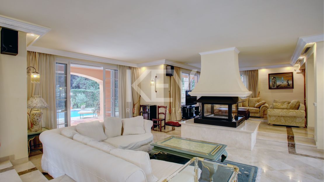 Family villa in El Presidente, Estepona