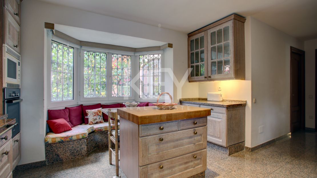 Family villa in El Presidente, Estepona