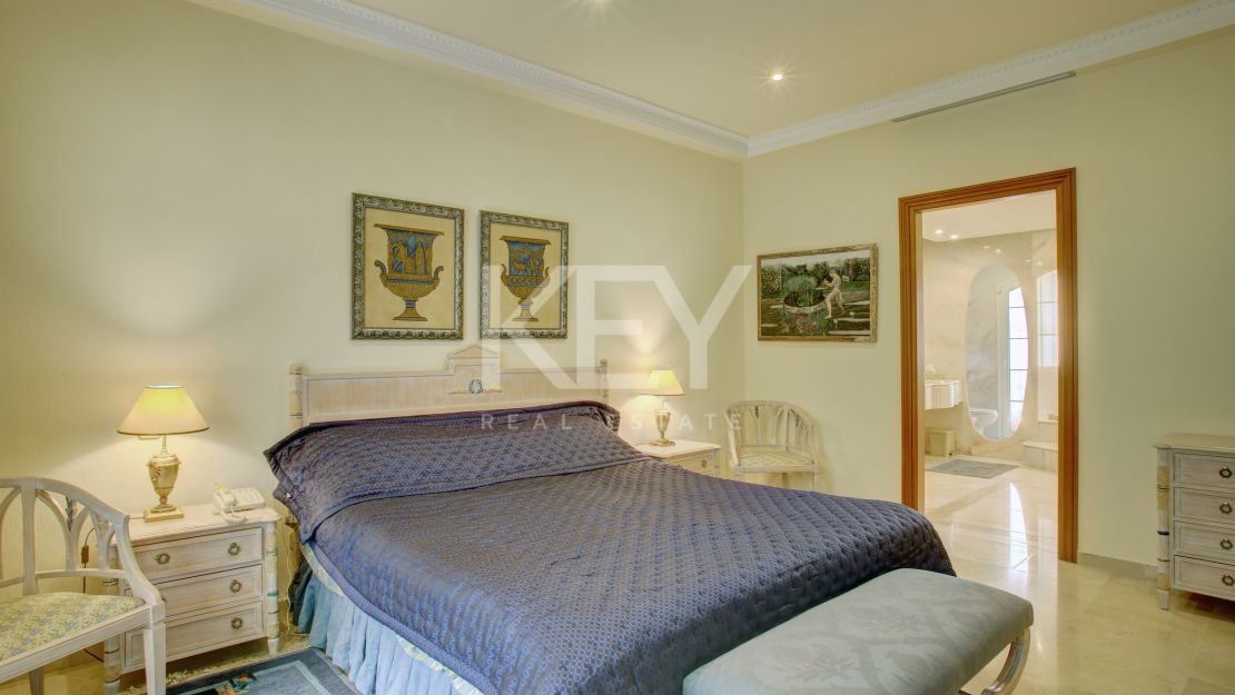 Family villa in El Presidente, Estepona