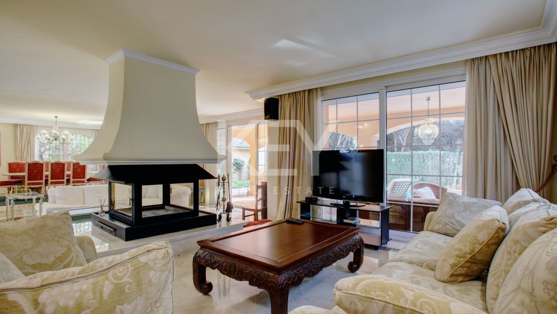 Family villa in El Presidente, Estepona