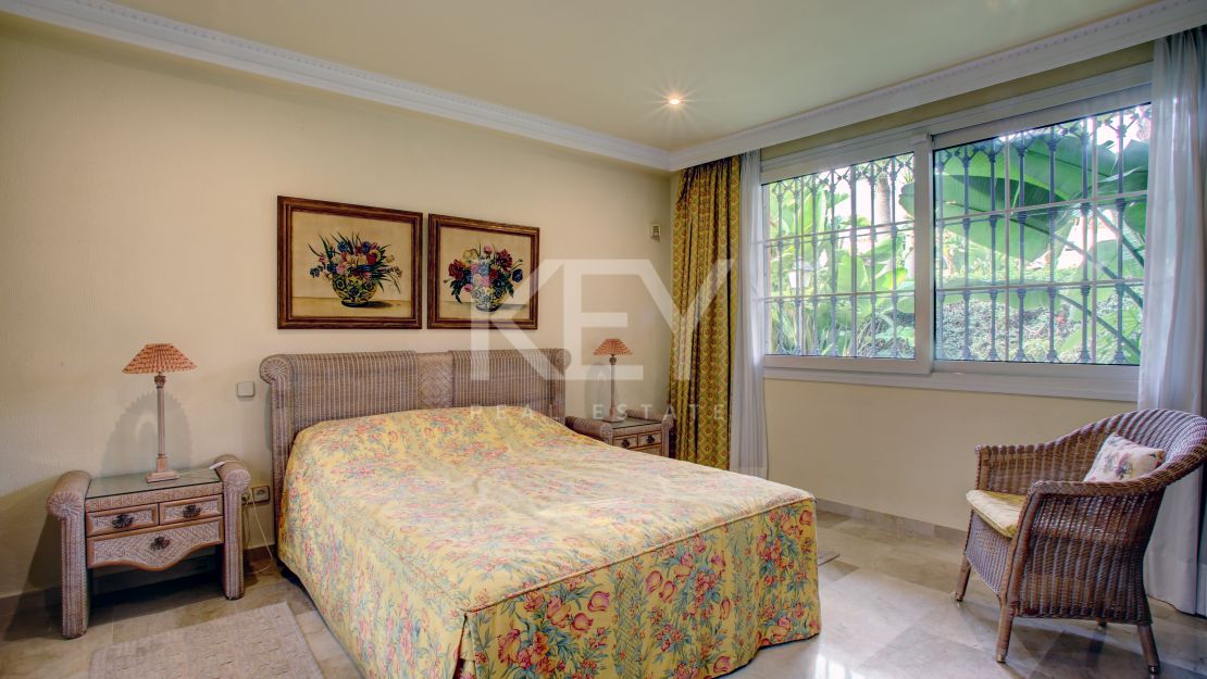 Family villa in El Presidente, Estepona