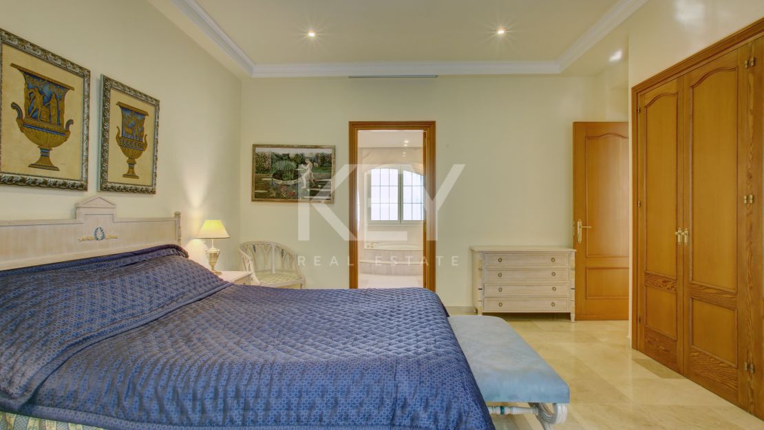 Family villa in El Presidente, Estepona