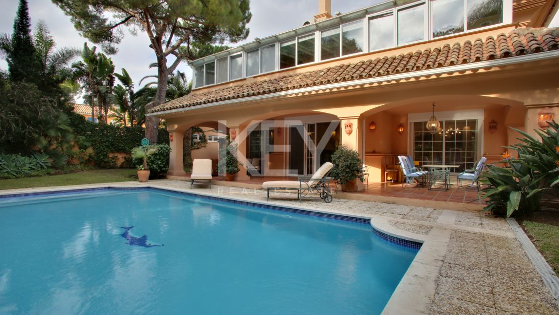 Family villa in El Presidente, Estepona