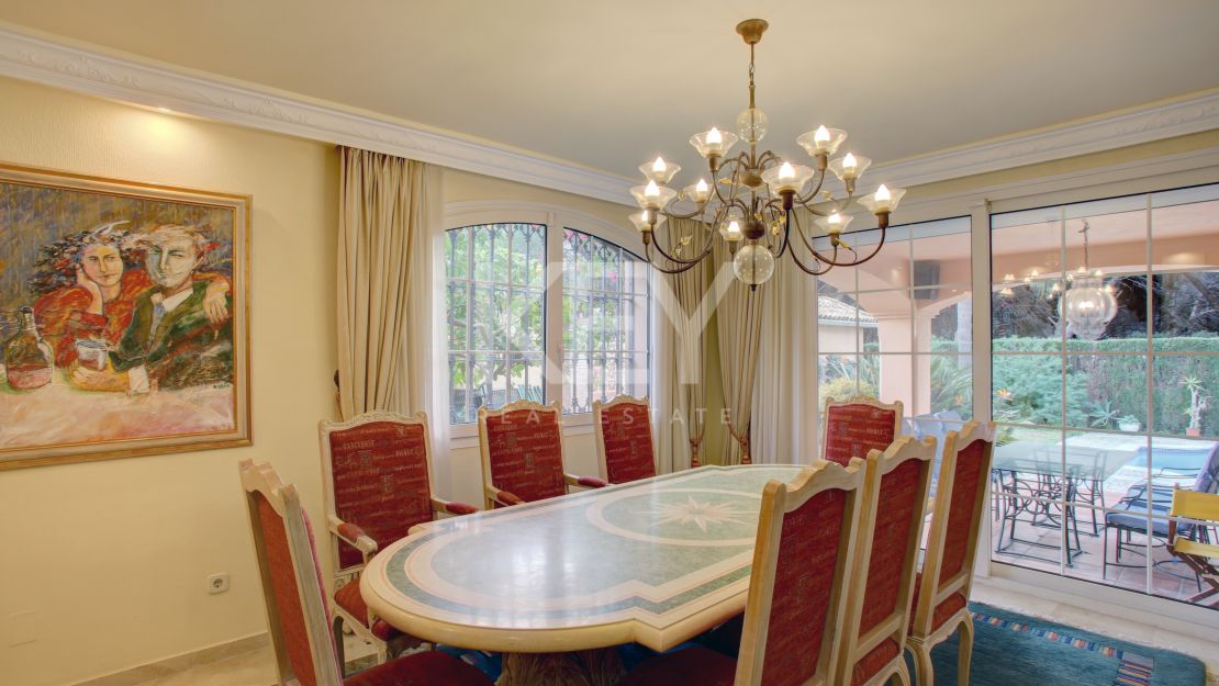Family villa in El Presidente, Estepona