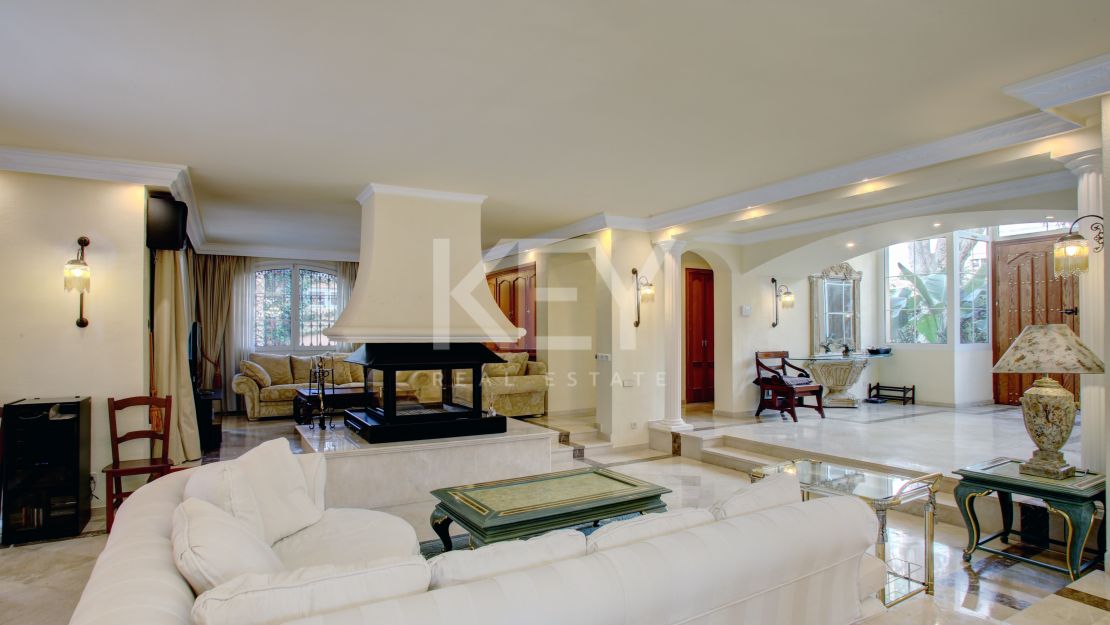Family villa in El Presidente, Estepona
