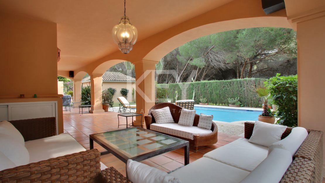 Family villa in El Presidente, Estepona