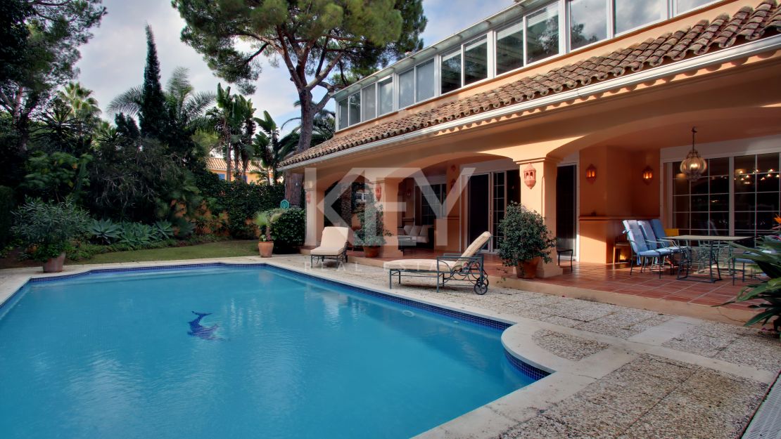 Family villa in El Presidente, Estepona
