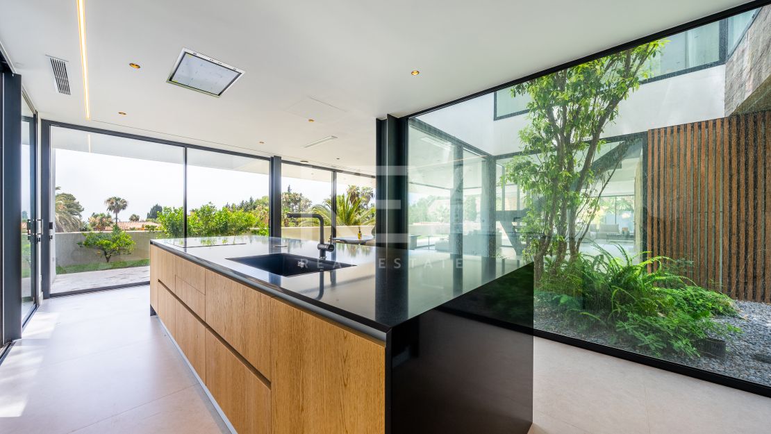 Villa en venta en Rocio de Nagüeles, Marbella