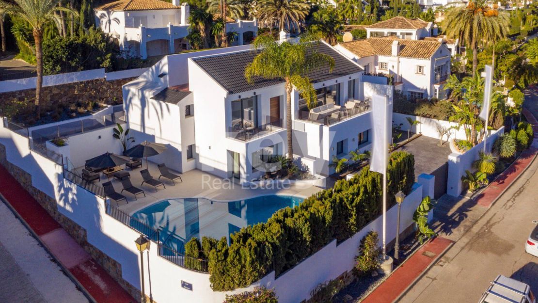 Villa  en venta  en  Las Brisas, Nueva Andalucia