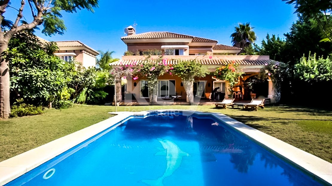 Mediterranean style large detached villa in Nueva Andalucia Golf Valley