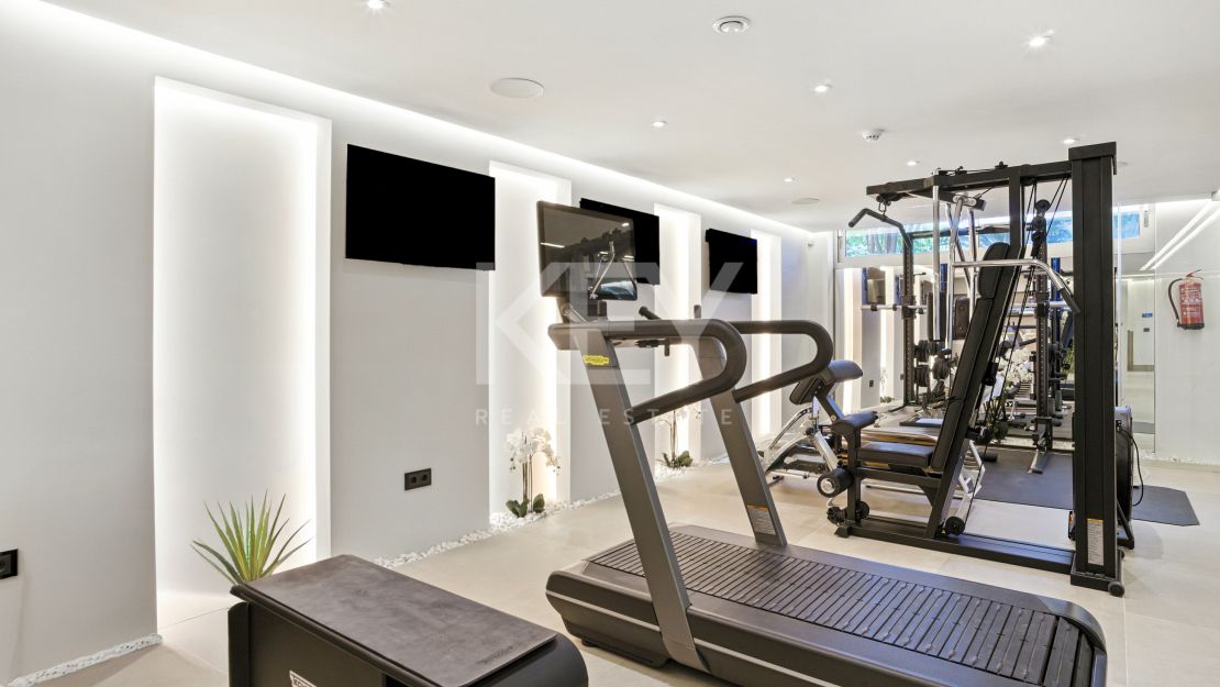 Архитектурный шедевр с панорамными видами в Сьерра-Бланка