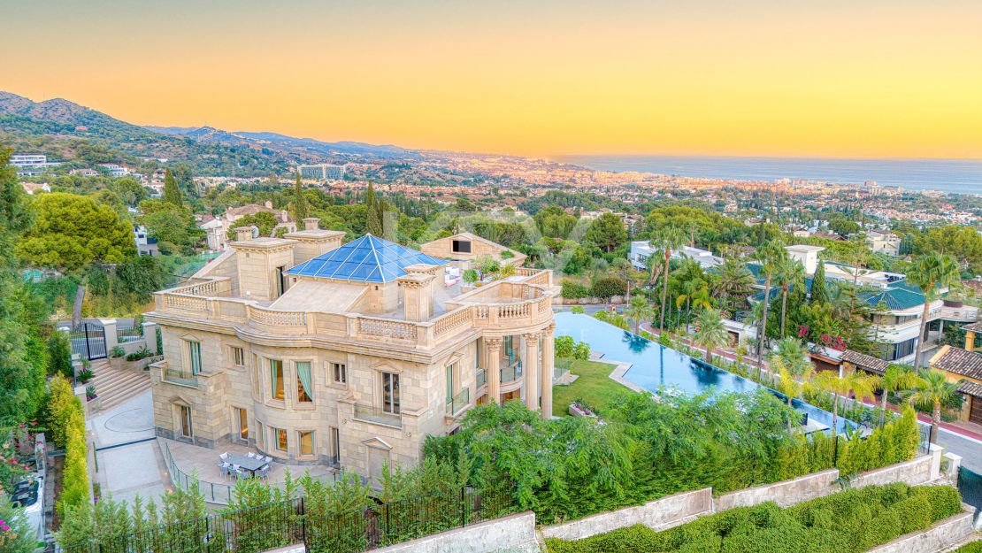 Архитектурный шедевр с панорамными видами в Сьерра-Бланка