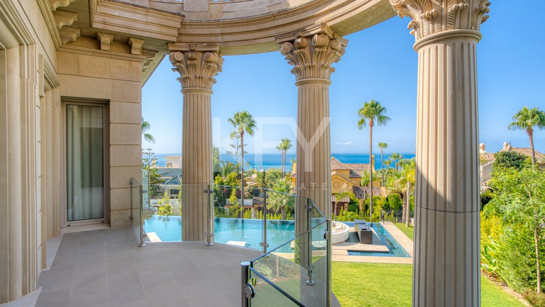 Архитектурный шедевр с панорамными видами в Сьерра-Бланка