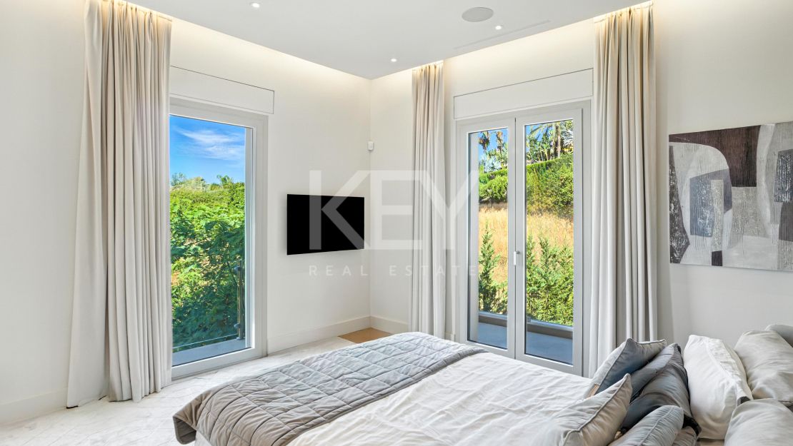 Архитектурный шедевр с панорамными видами в Сьерра-Бланка