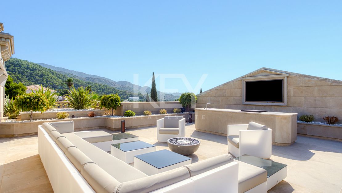 Архитектурный шедевр с панорамными видами в Сьерра-Бланка