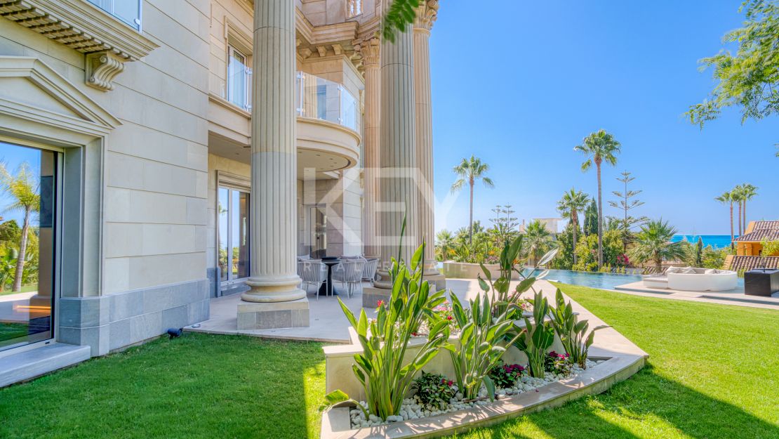 Архитектурный шедевр с панорамными видами в Сьерра-Бланка