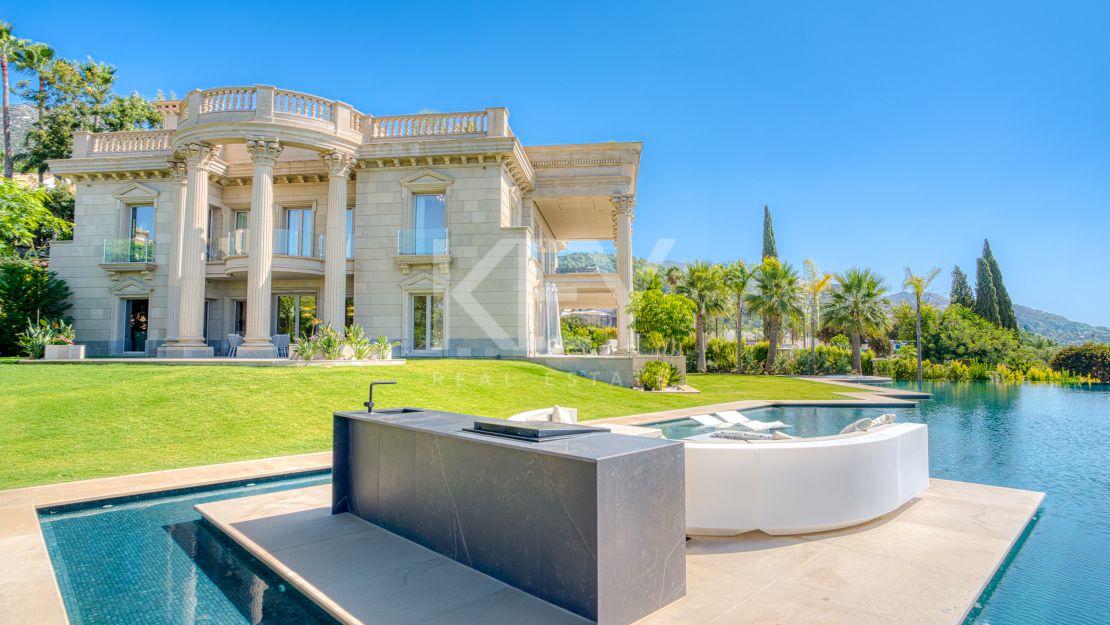 Архитектурный шедевр с панорамными видами в Сьерра-Бланка