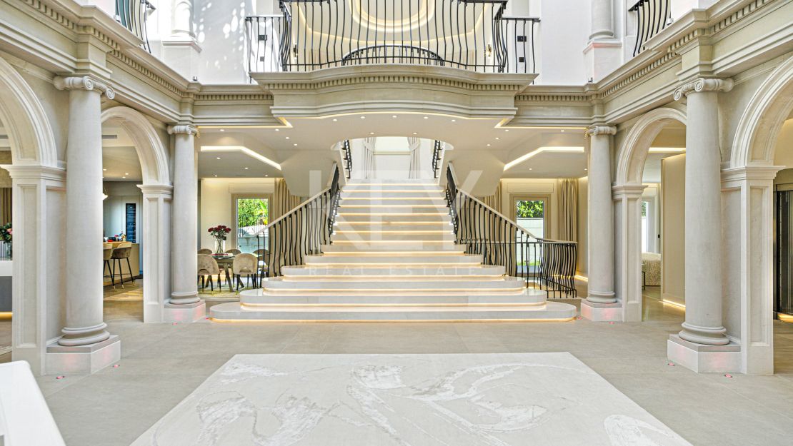 Архитектурный шедевр с панорамными видами в Сьерра-Бланка