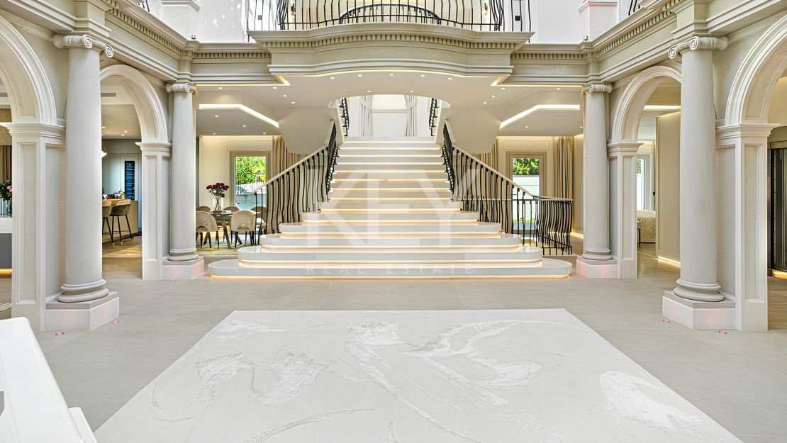 Архитектурный шедевр с панорамными видами в Сьерра-Бланка