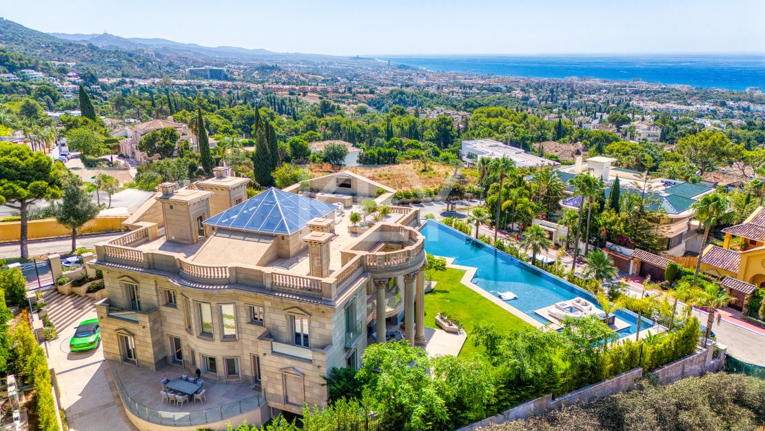 Архитектурный шедевр с панорамными видами в Сьерра-Бланка