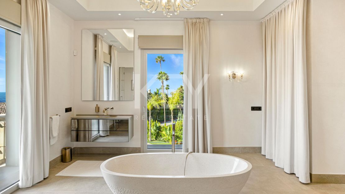 Архитектурный шедевр с панорамными видами в Сьерра-Бланка