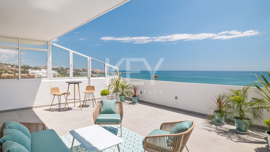 Frontline beach renovated penthouse in Estepona West