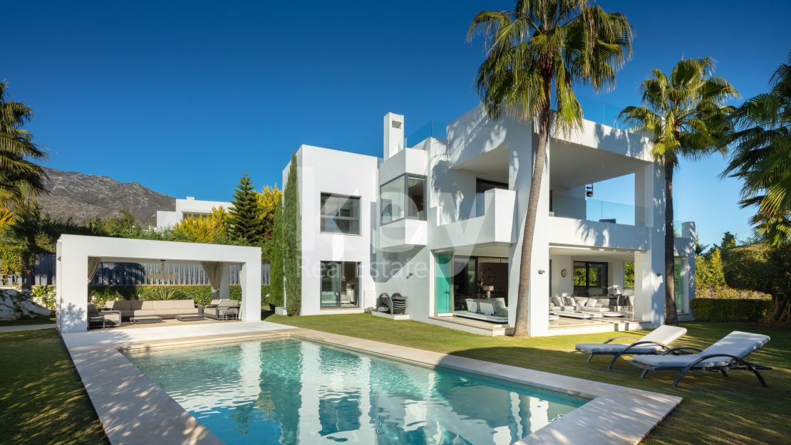 Modern Villa in Puente Romano, in the heart of the Golden Mile, Marbella