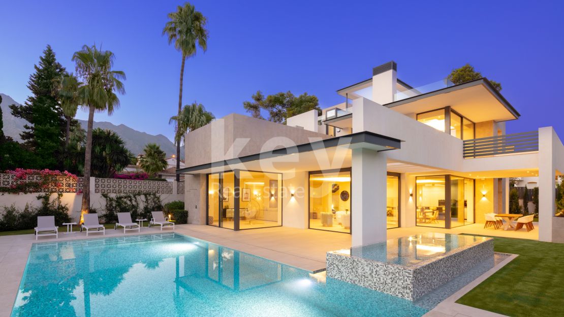 Contemporary Style Villa in La Carolina, Marbella